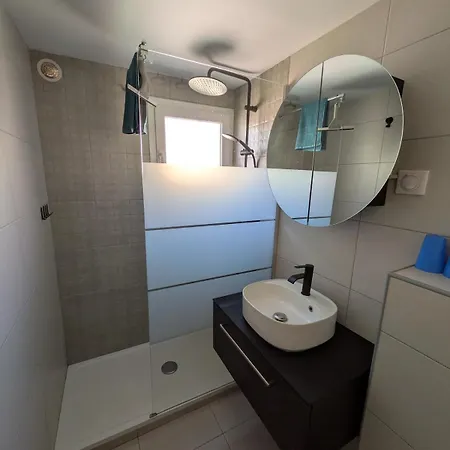 Duplex Climatisé Avec Piscine à Porticco